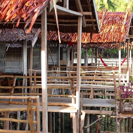 Firdas Bungalows Waisai Exterior foto